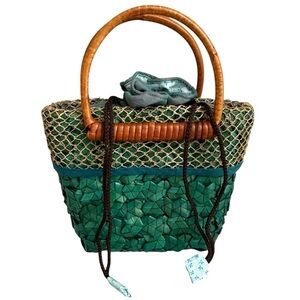 Bag Werks Summer Basket Handbag |
Fabric LIned | Drawstring Close | Wood
Handles